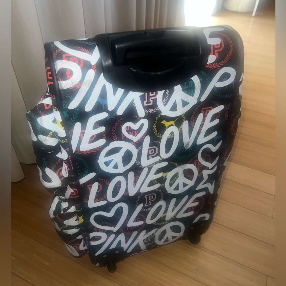 RARE Victoria's Secret pink travel duffle bag with hand pull with love graffiti - Picture 3 of 6